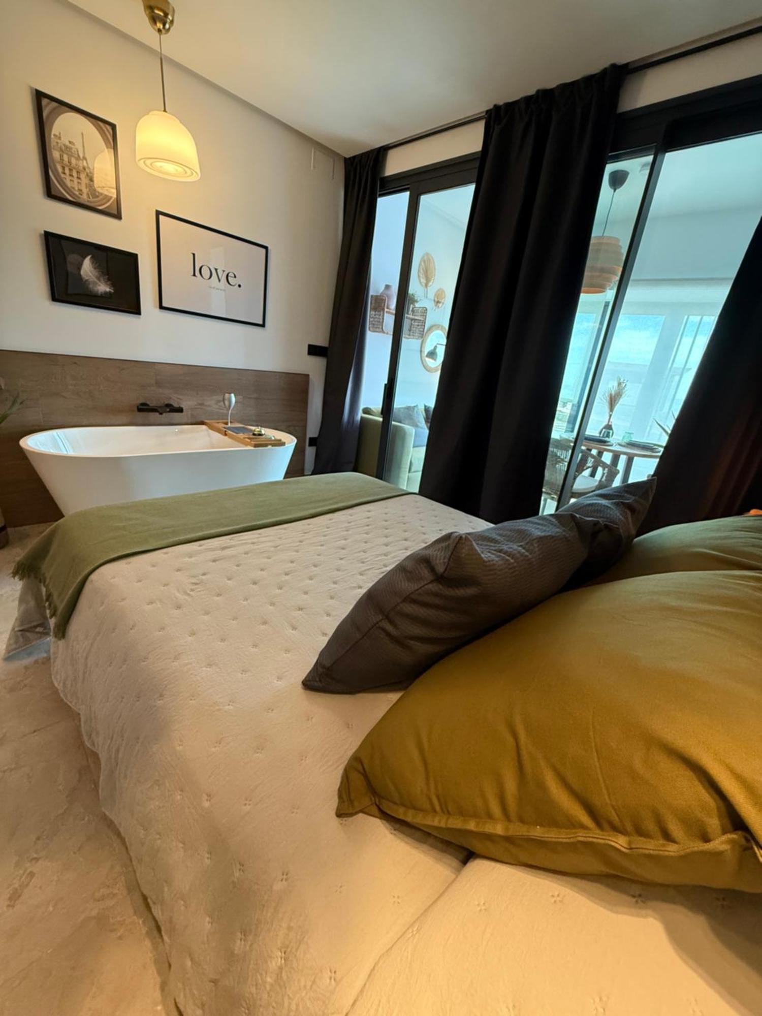 Victoria Loft Bed & Breakfast Кастел де Феро Екстериор снимка